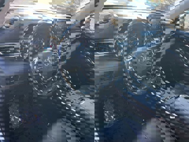 Used 2022 Toyota Highlander XLE image 12