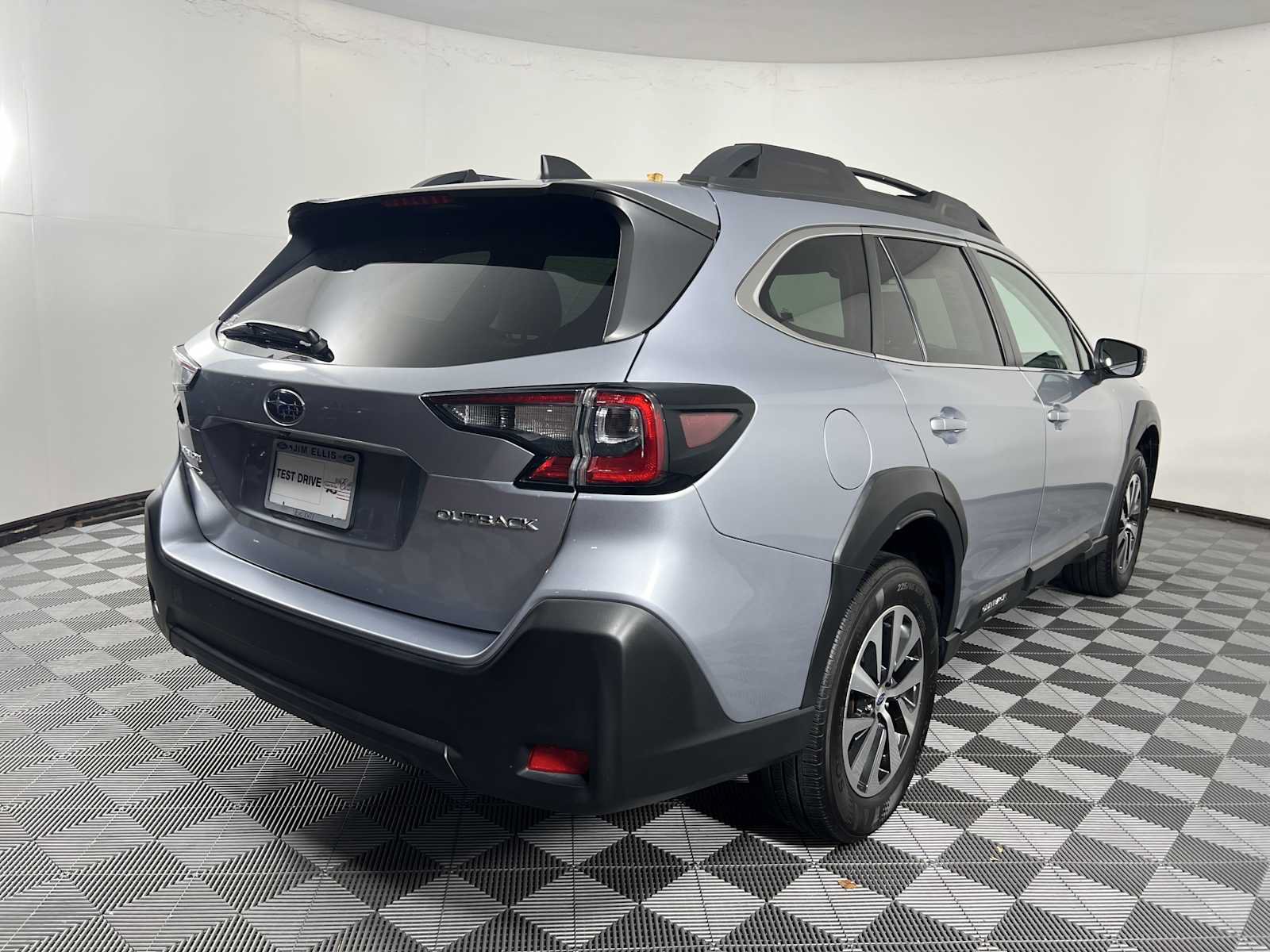 Used 2024 Subaru Outback Premium AWD/4WD image 11