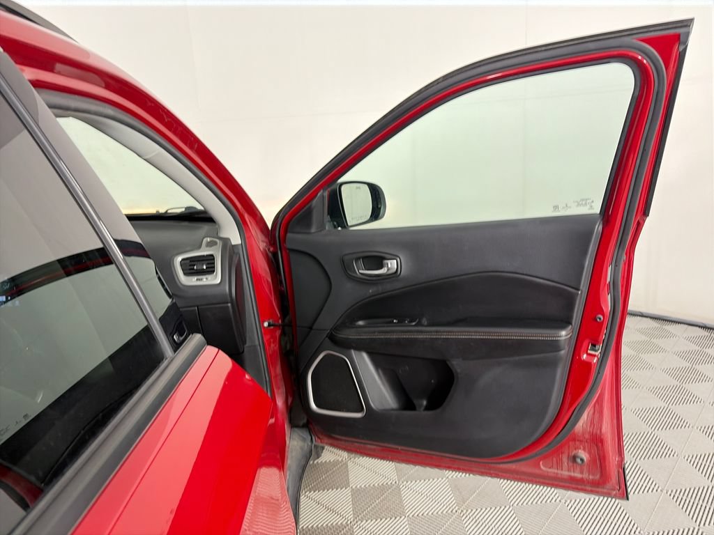Used 2021 Jeep Compass Latitude FWD image 29