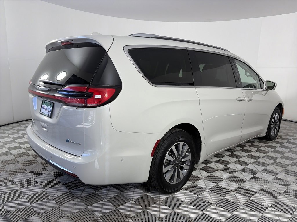 Used 2021 Chrysler Pacifica Touring-L image 5