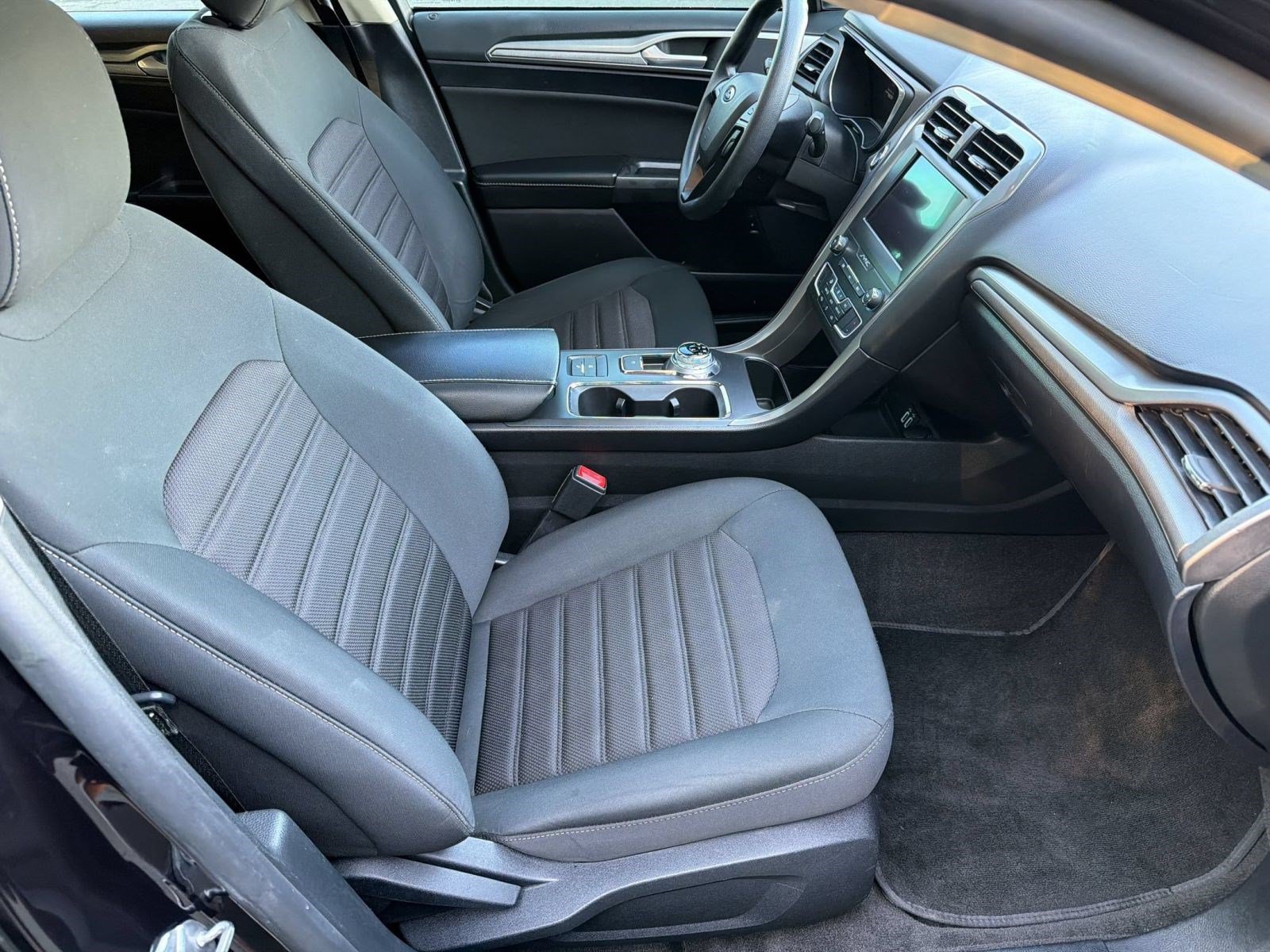 Certified 2020 Ford Fusion SE FWD image 25