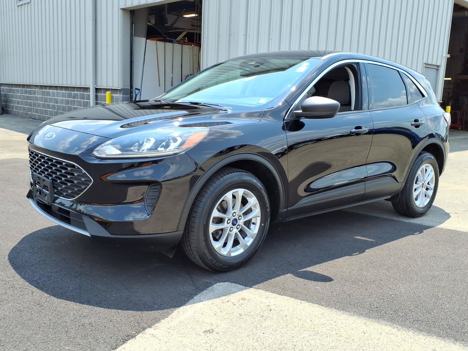 Certified 2022 Ford Escape SE w/ Convenience Package AWD/4WD image 3