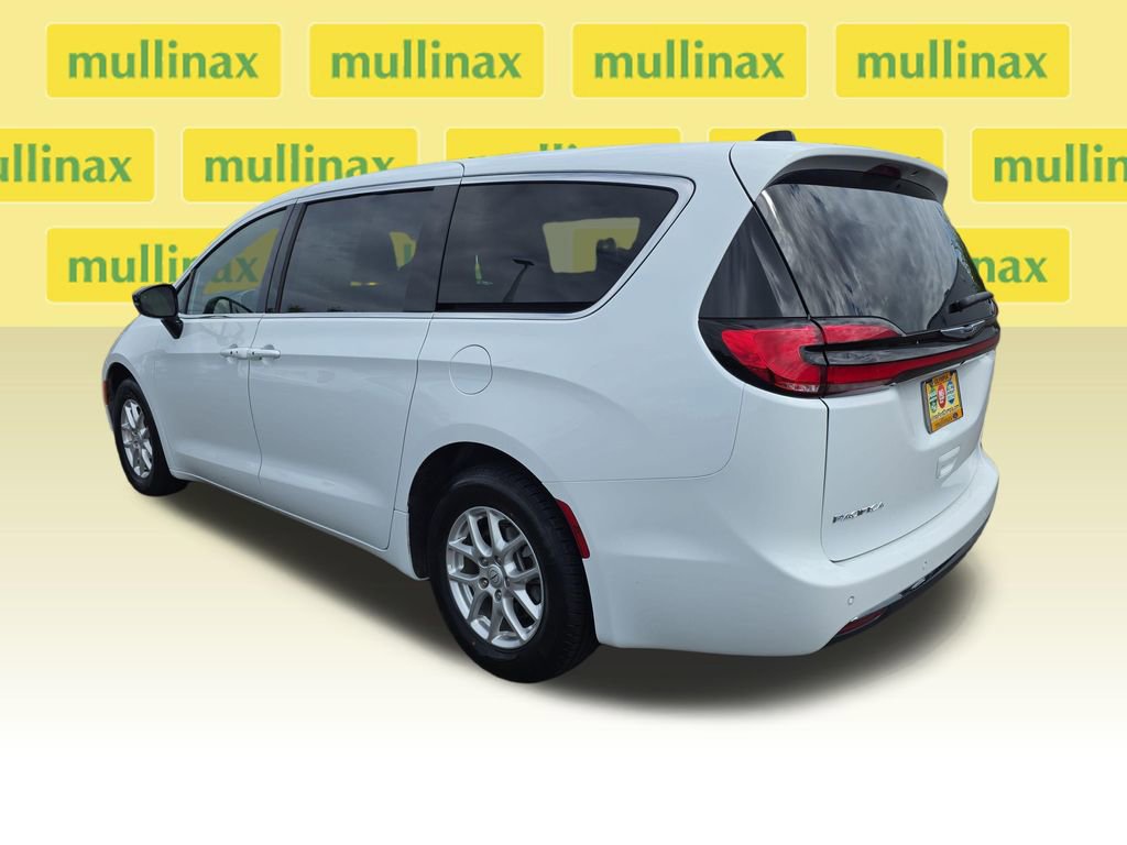 Used 2025 Chrysler Pacifica Select FWD image 12