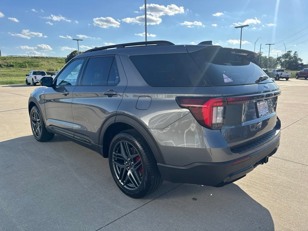 Certified 2025 Ford Explorer ST-Line w/ ST-Line Street Pack AWD/4WD image 24