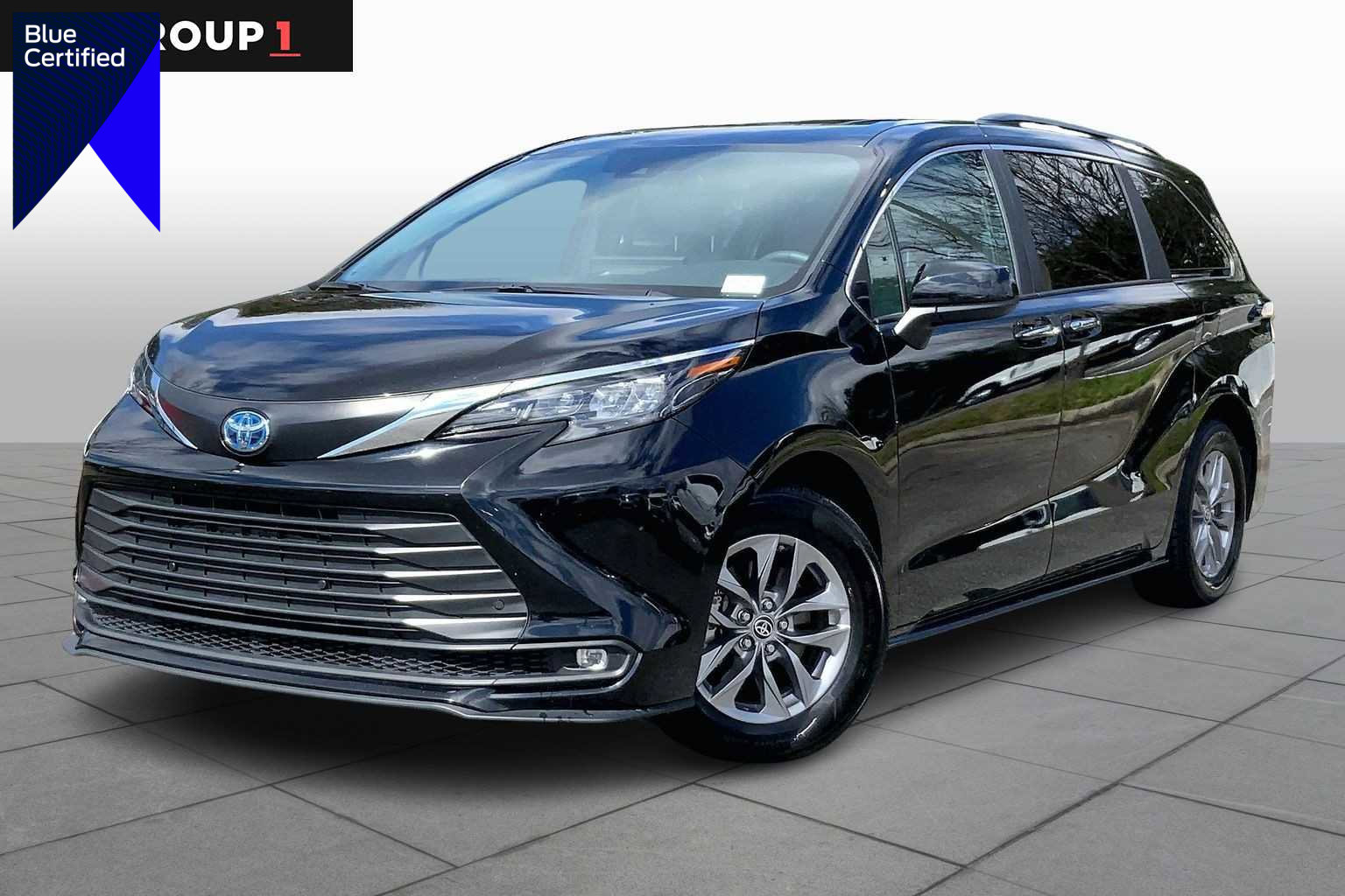 Used 2025 Toyota Sienna XLE image 1