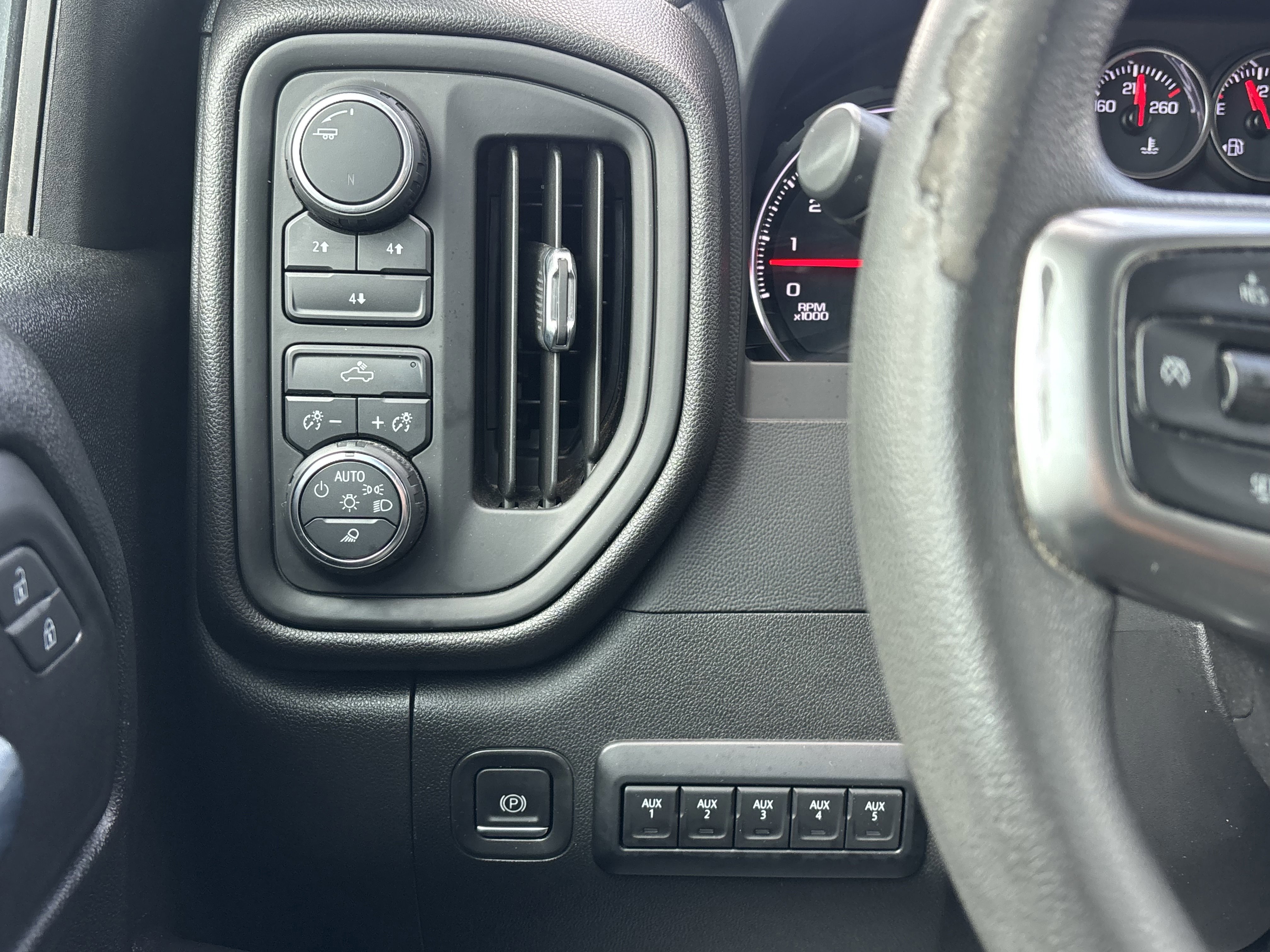 Used 2022 Chevrolet Silverado 2500 Custom w/ Custom Value Package image 34