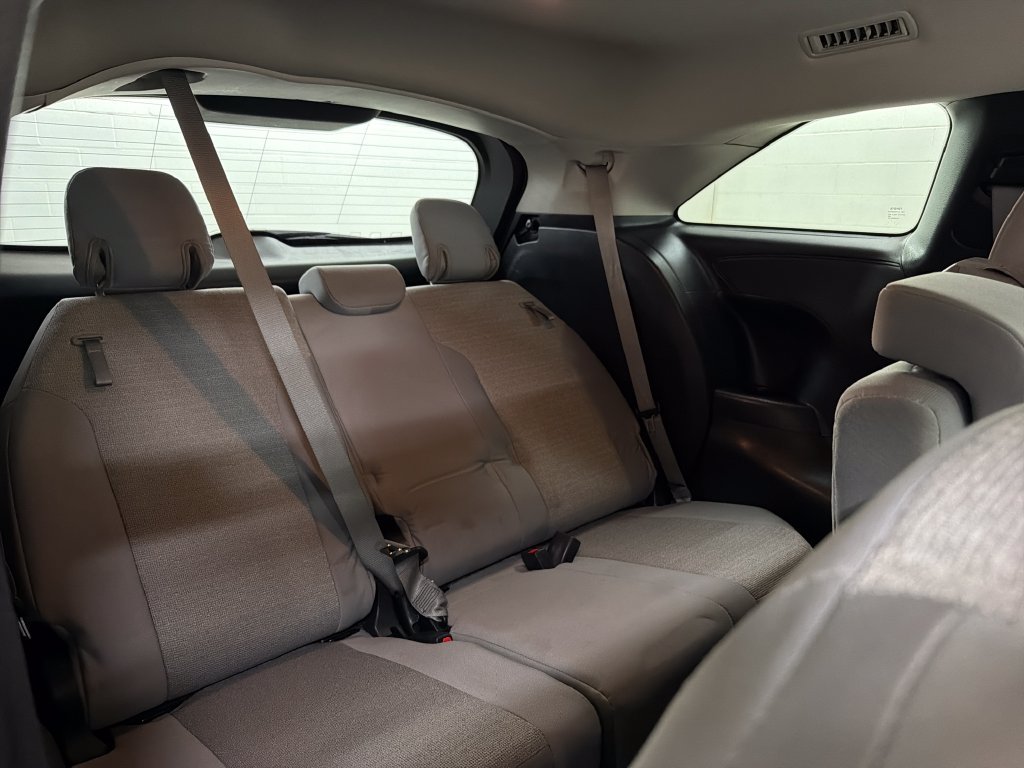 Used 2025 Toyota Sienna LE FWD image 30
