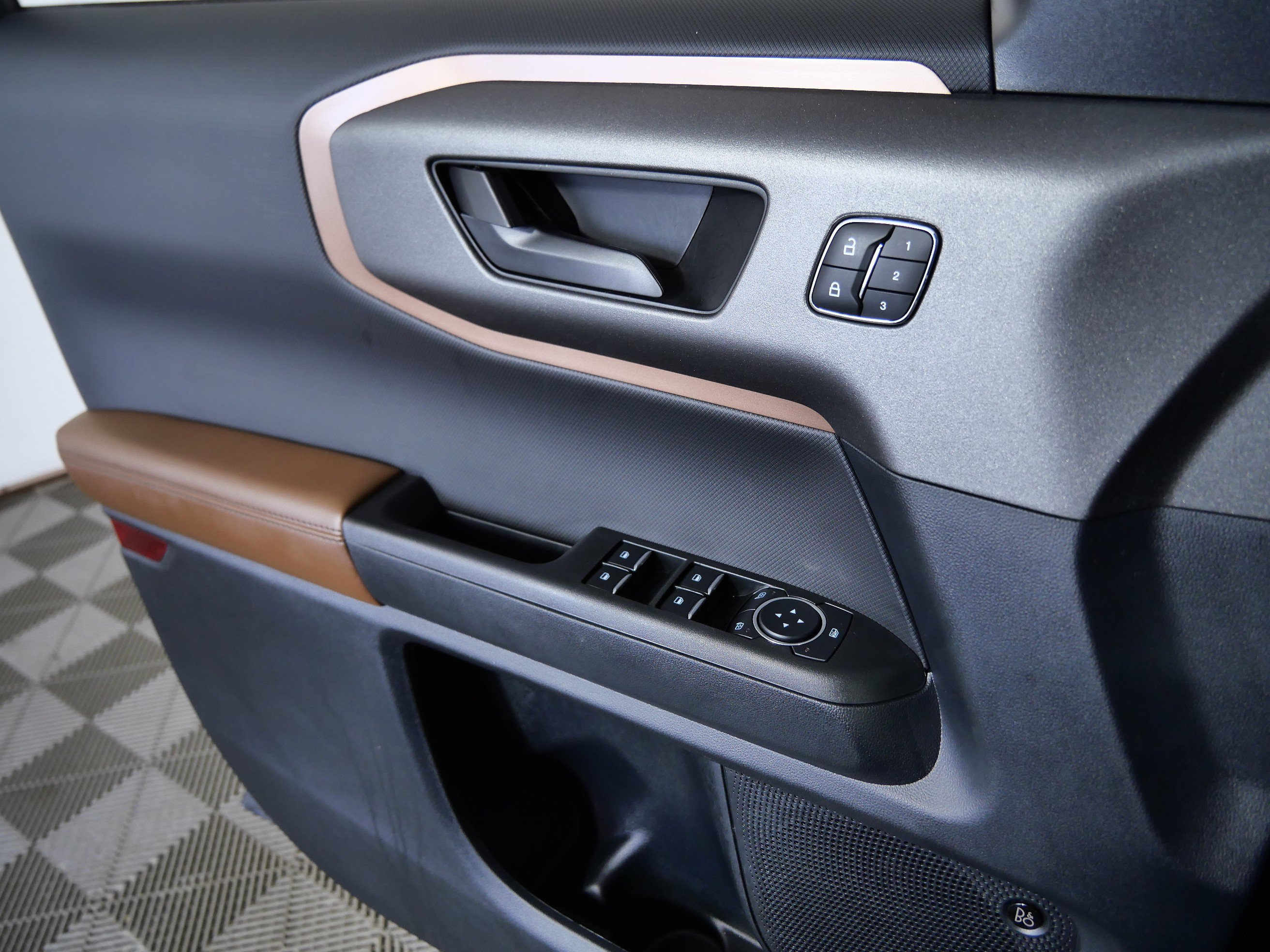 Certified 2025 Ford Bronco Sport Outer Banks w/ Outer Banks Tech Package+ AWD/4WD image 26