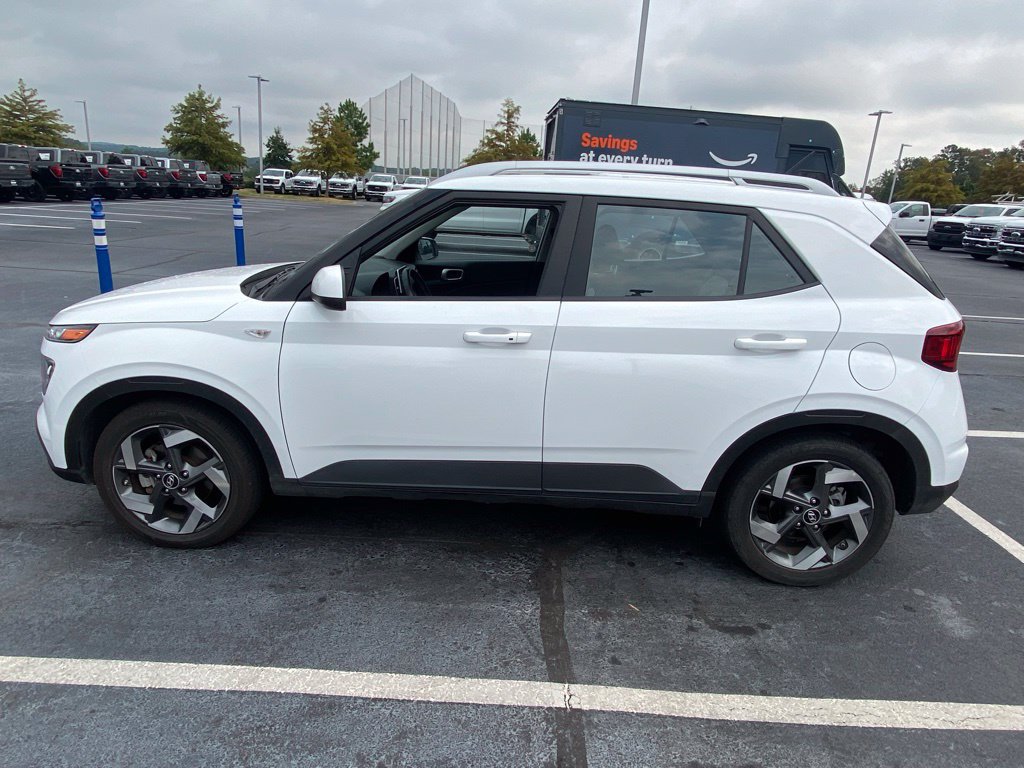 Used 2025 Hyundai Venue SEL FWD image 4