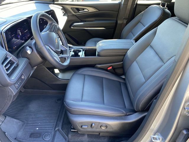 Used 2025 Chevrolet Traverse LT w/ Driver Confidence Package image 16