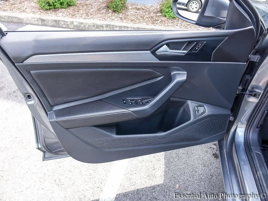 Used 2024 Volkswagen Jetta SE FWD image 19
