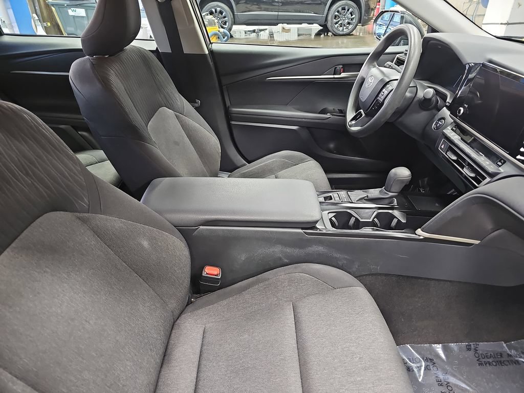 Used 2025 Toyota Camry LE FWD image 33