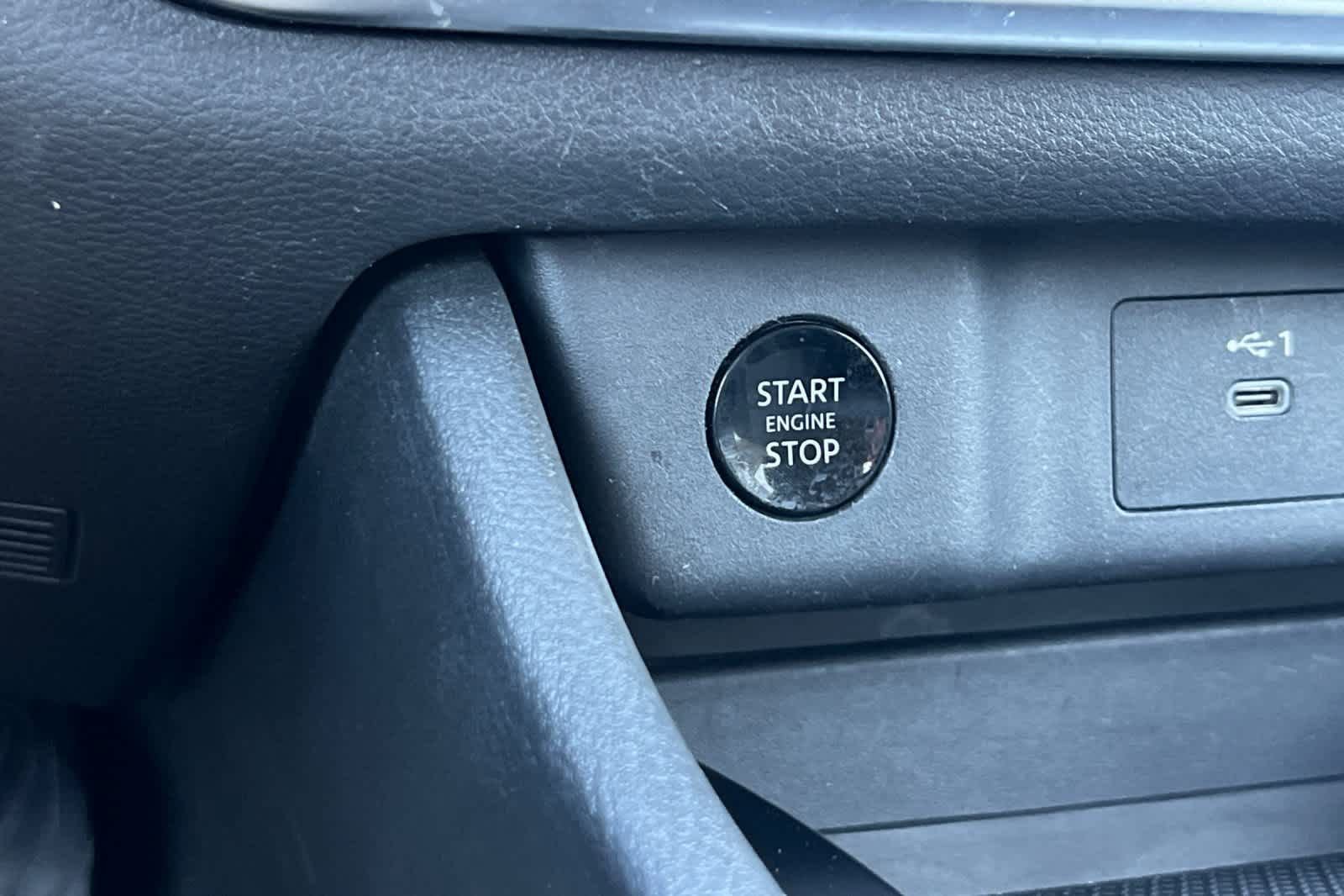 Used 2024 Nissan Rogue SV image 23