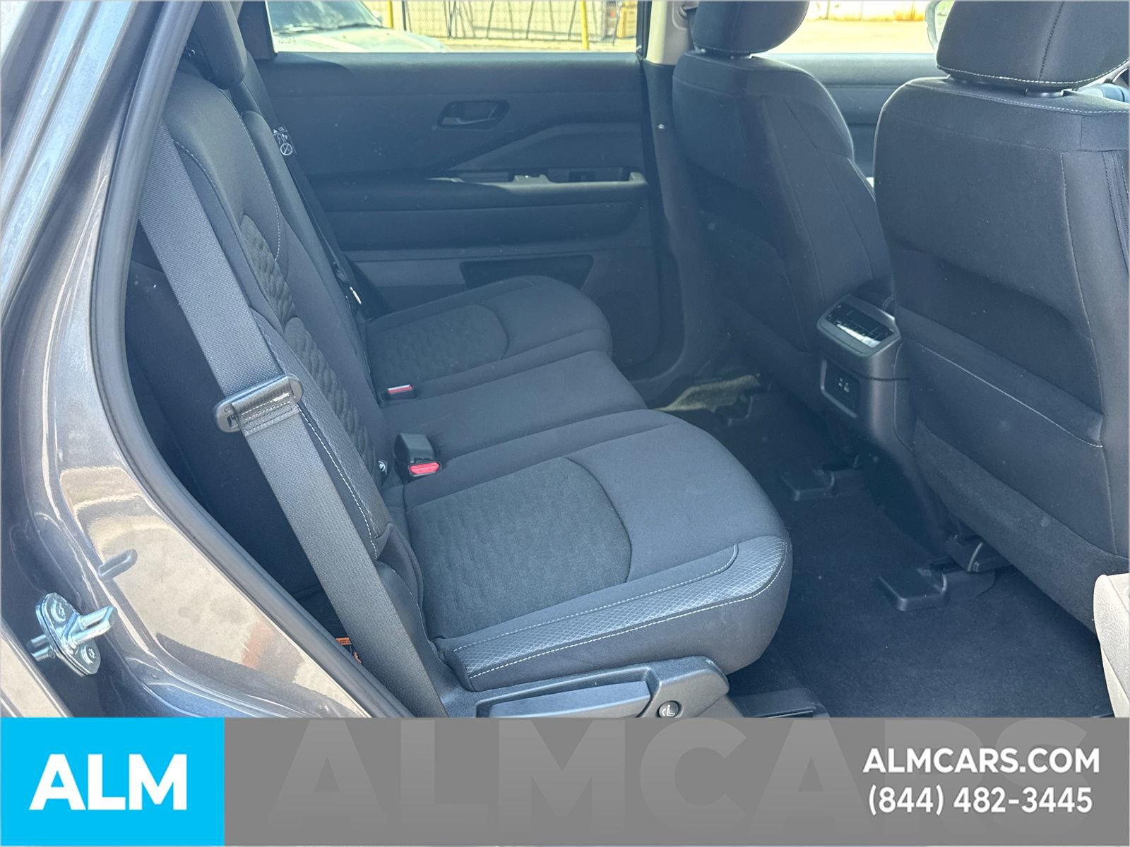 Used 2025 Nissan Pathfinder SV image 18