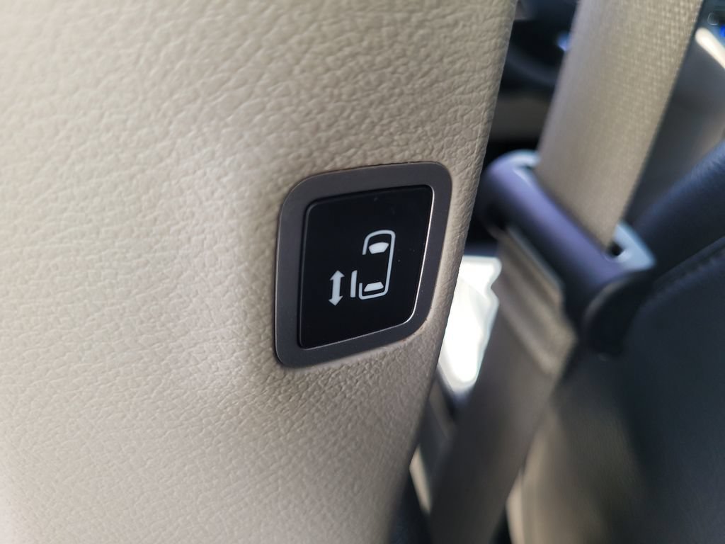 Used 2022 Chrysler Pacifica Touring-L w/ Uconnect Theater Family Group FWD image 12