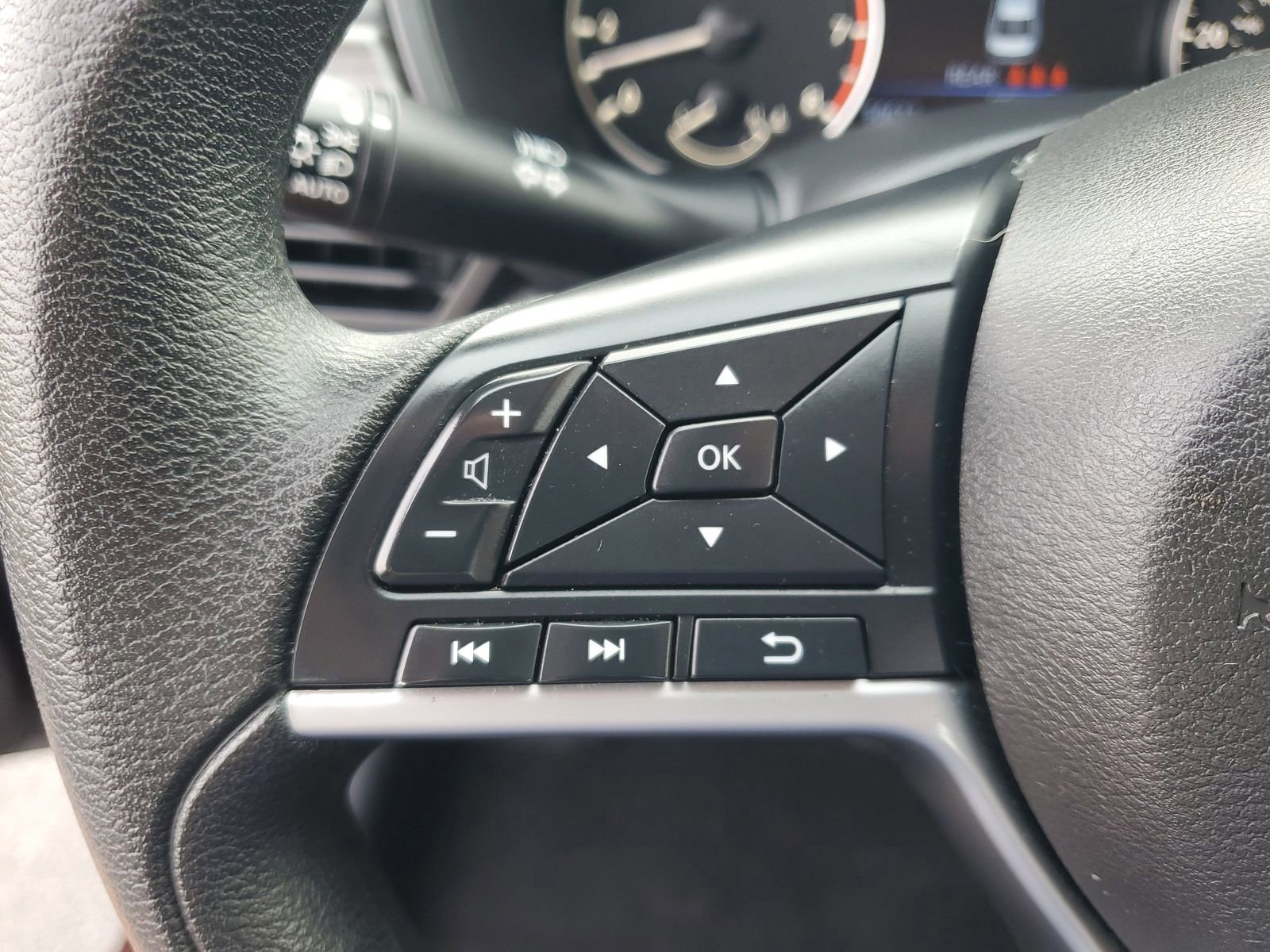 Used 2025 Nissan Altima 2.5 SV image 19