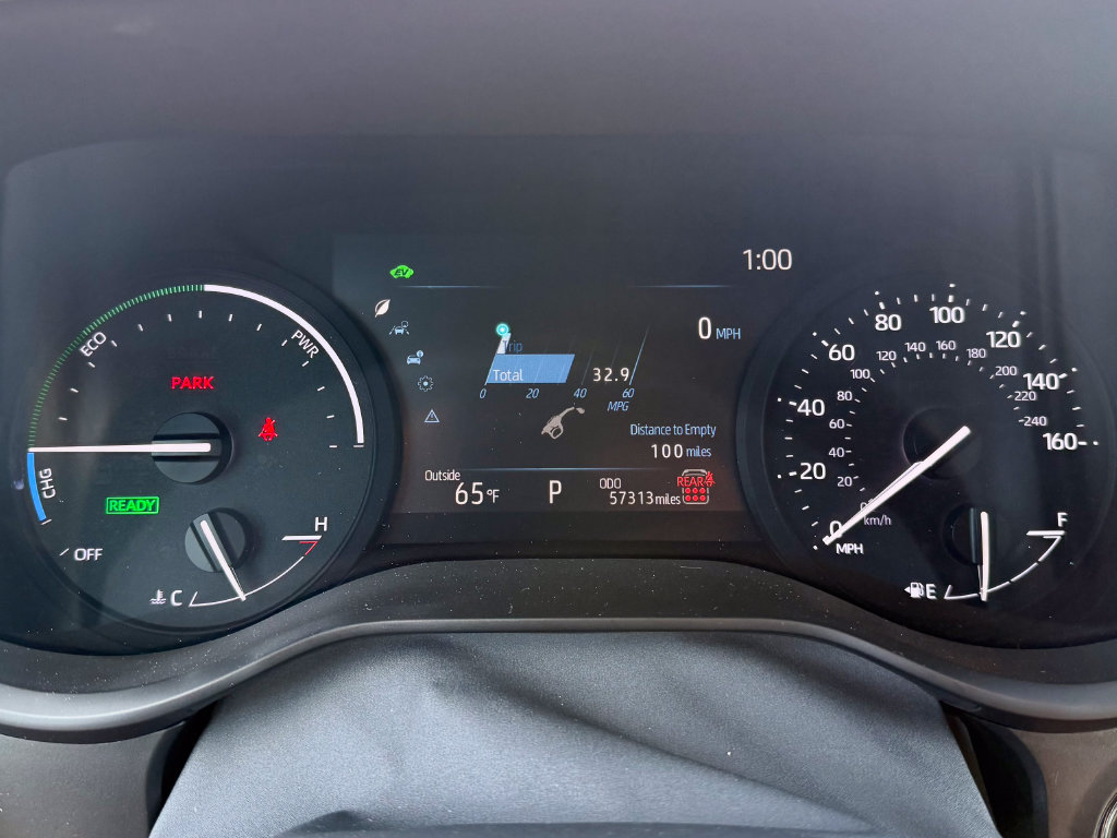 Used 2025 Toyota Sienna LE FWD image 25