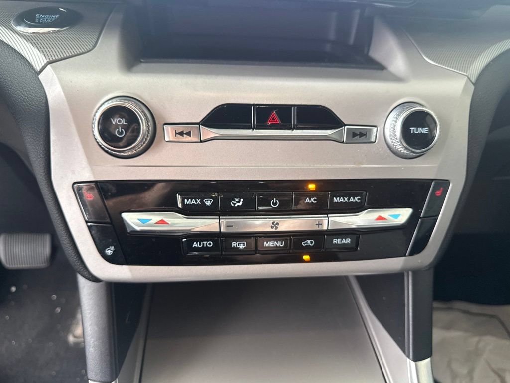 Certified 2024 Ford Explorer XLT w/ Equipment Group 202A AWD/4WD image 21