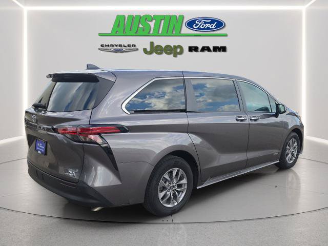 Used 2021 Toyota Sienna XLE AWD/4WD image 5