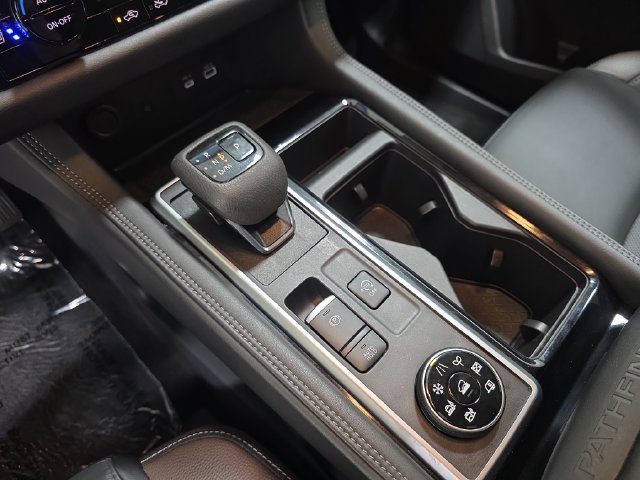 Used 2025 Nissan Pathfinder Platinum w/ Cargo Package AWD/4WD image 25