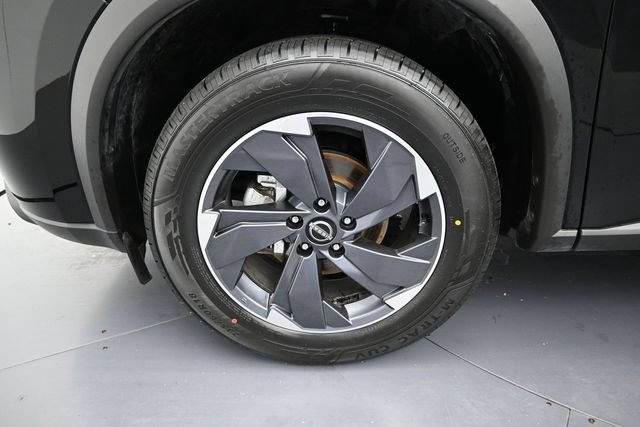 Used 2025 Nissan Rogue SV FWD image 9