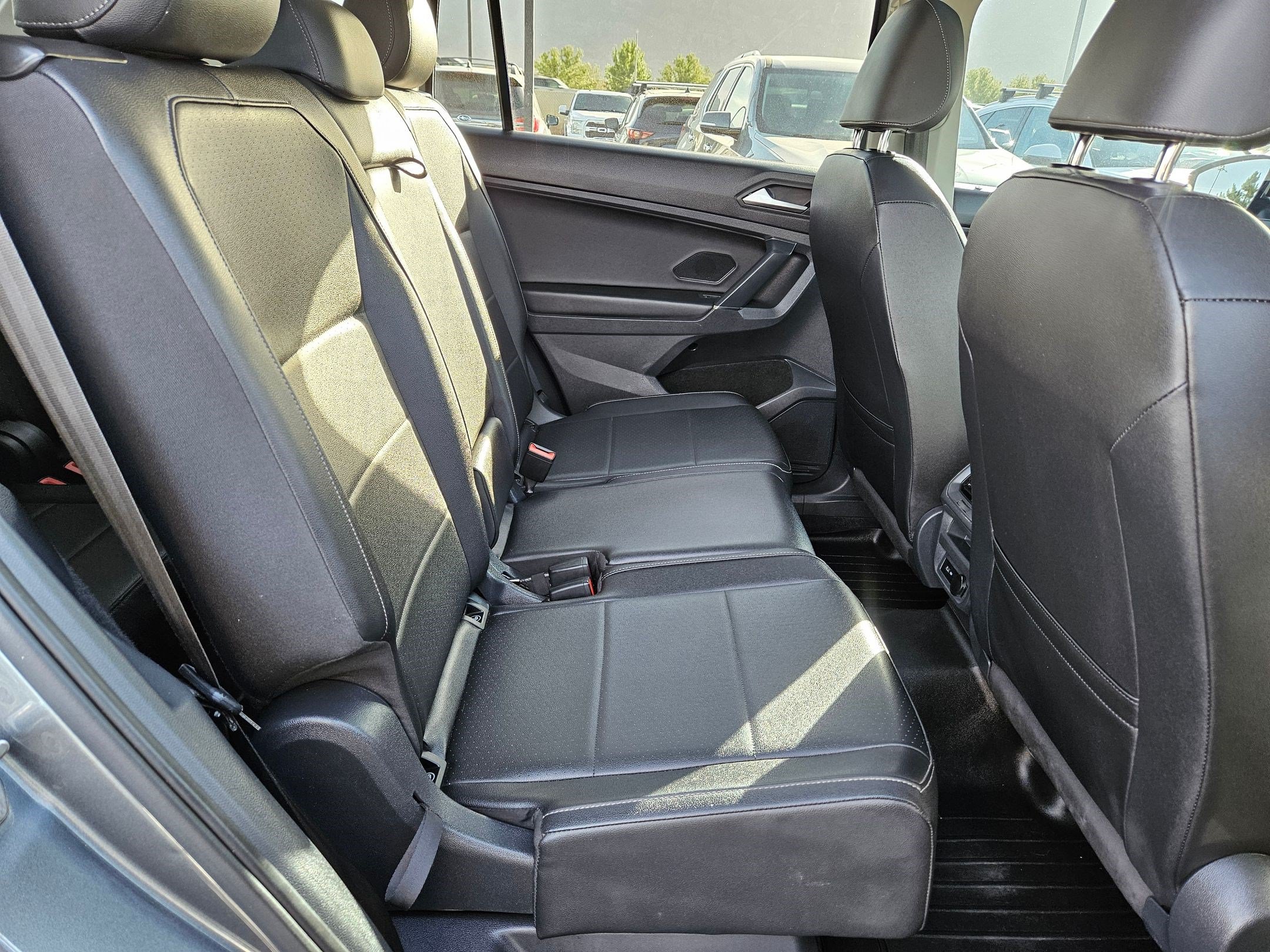 Used 2020 Volkswagen Tiguan SEL w/ 3rd Row Seat Package AWD/4WD image 32
