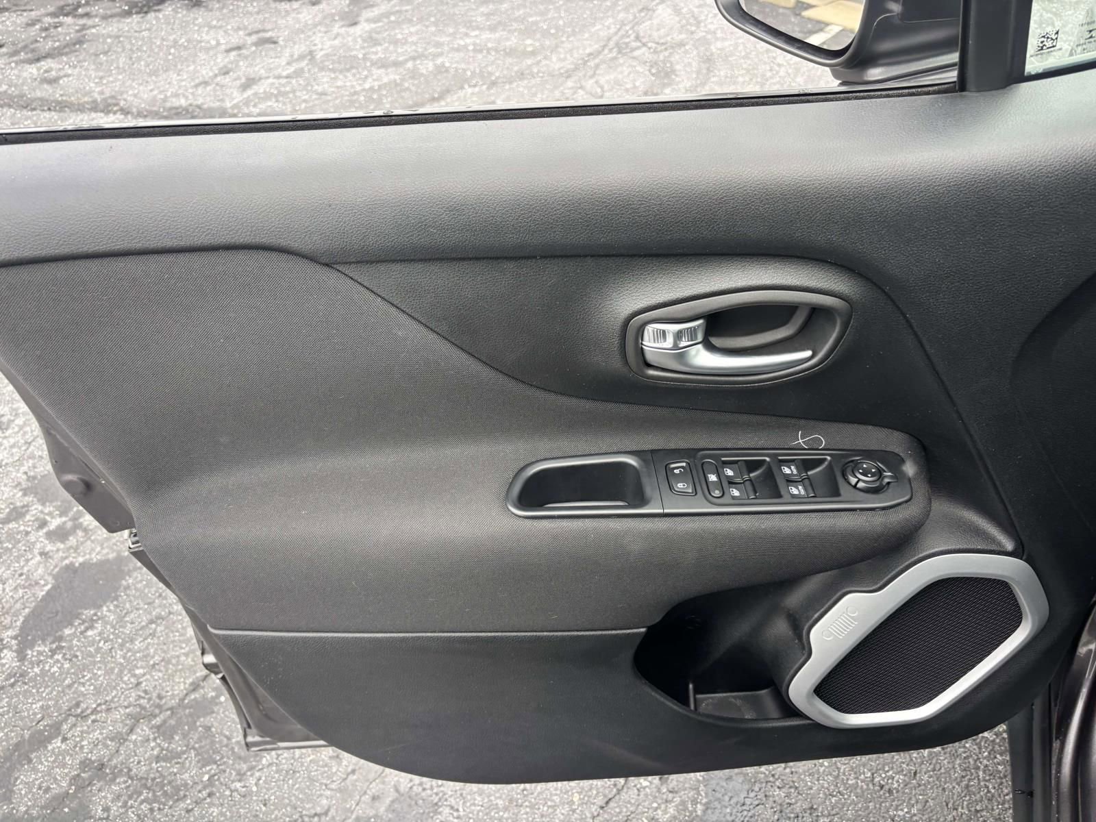 Used 2018 Jeep Renegade Sport w/ Power & Air Group image 13