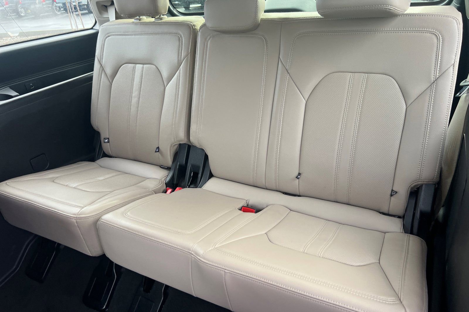 Certified 2024 Ford Expedition Limited image 16