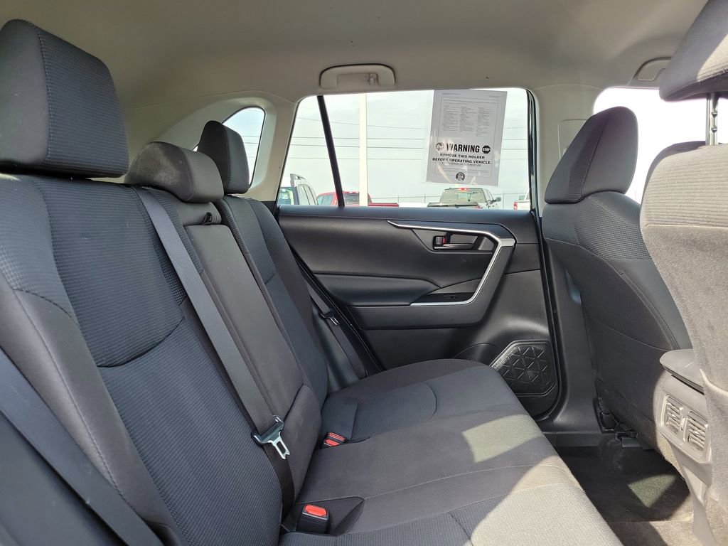 Used 2022 Toyota RAV4 LE image 17