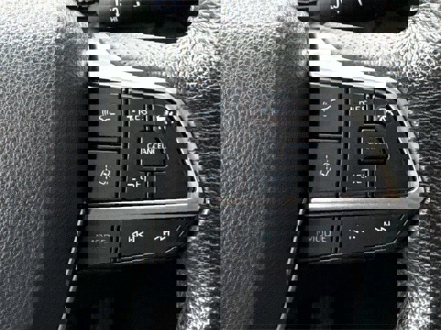 Used 2022 Toyota Sienna Limited image 31