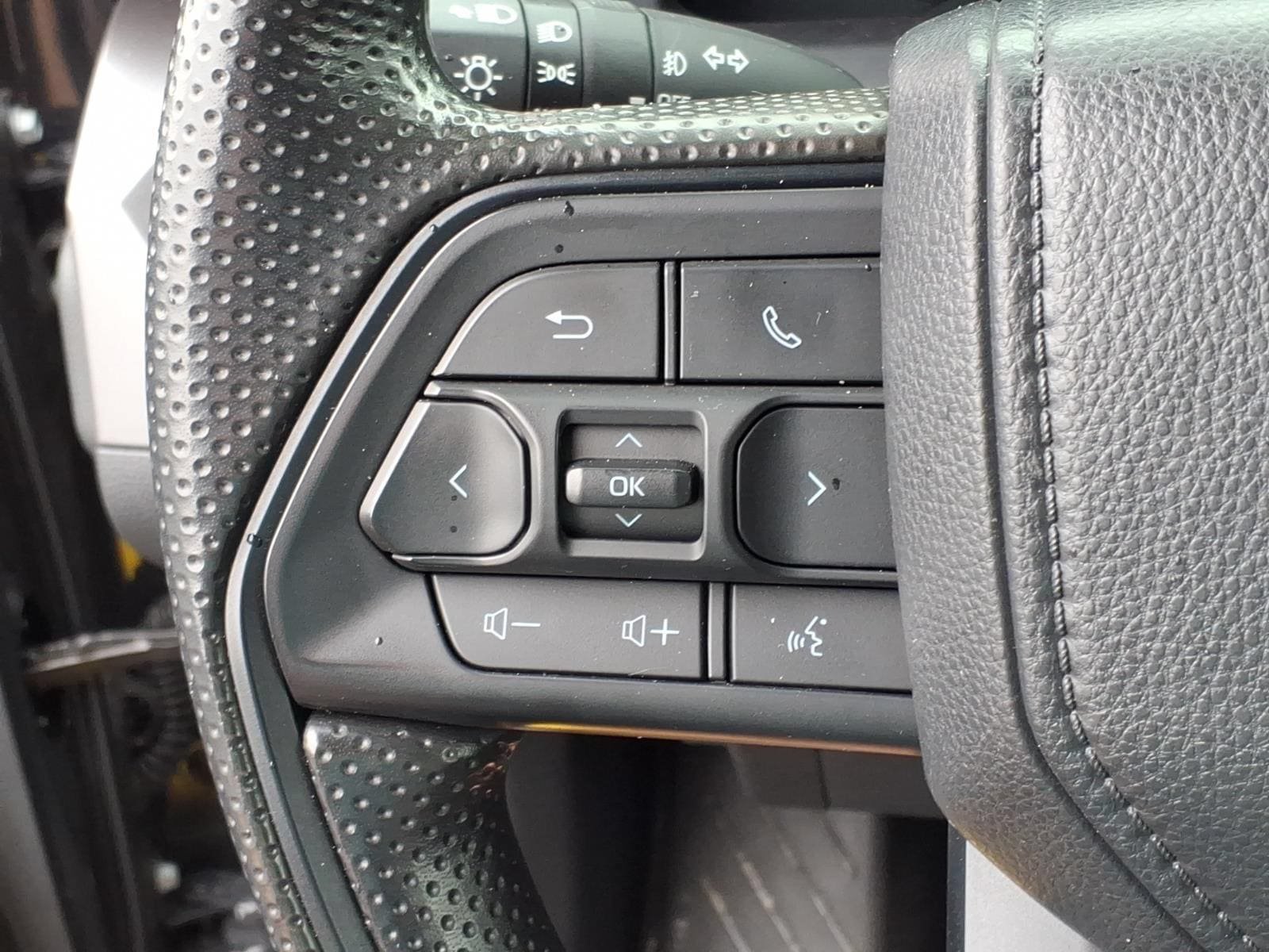 Used 2025 Toyota Tacoma SR5 AWD/4WD image 24