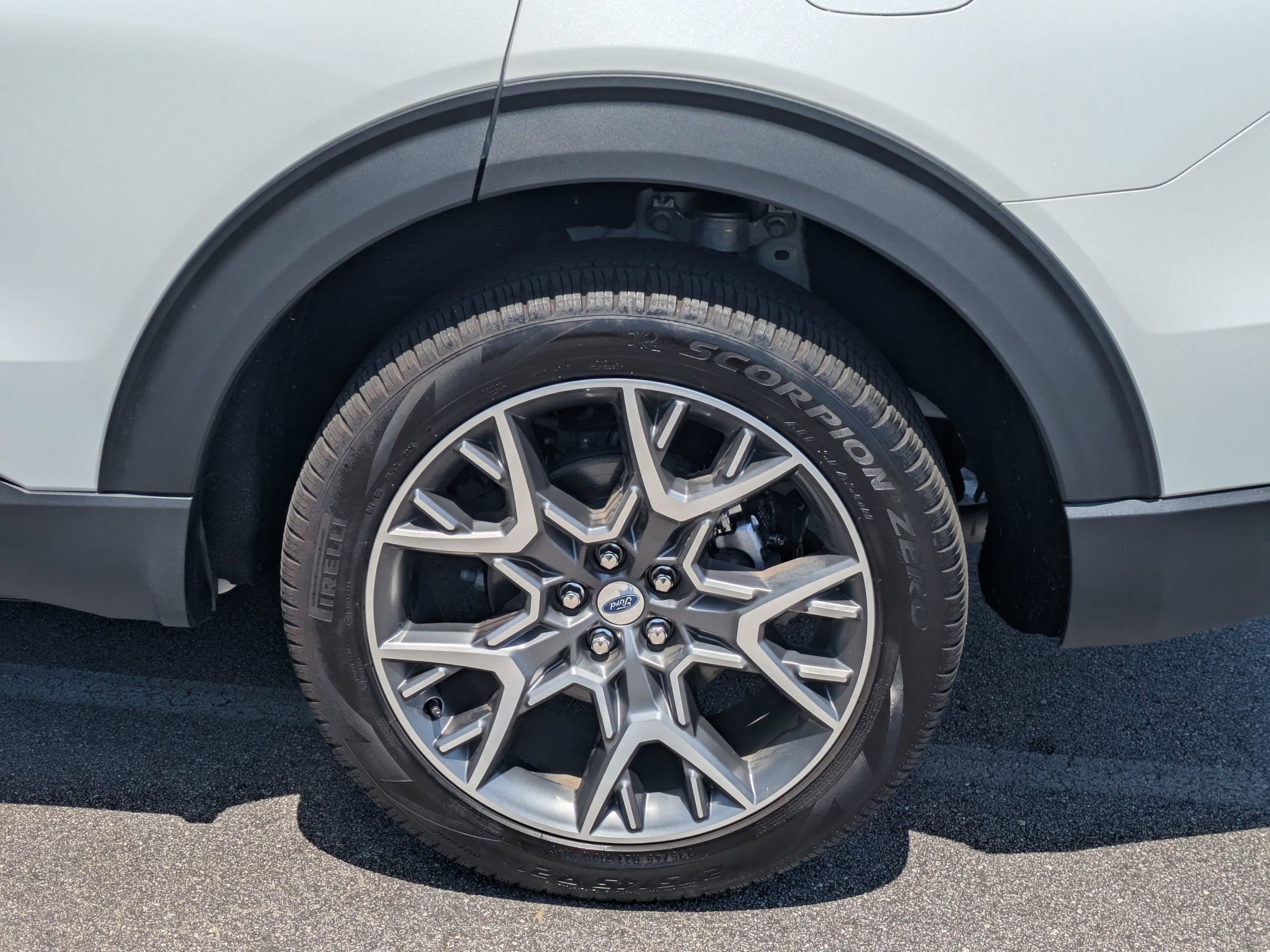 Certified 2025 Ford Explorer Platinum w/ Ultimate Package AWD/4WD image 8