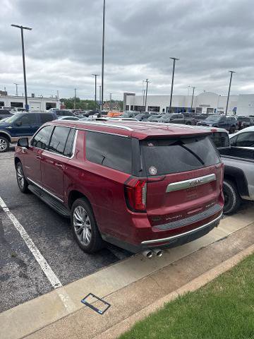 Used 2023 GMC Yukon XL Denali w/ Advanced Technology Package AWD/4WD image 2