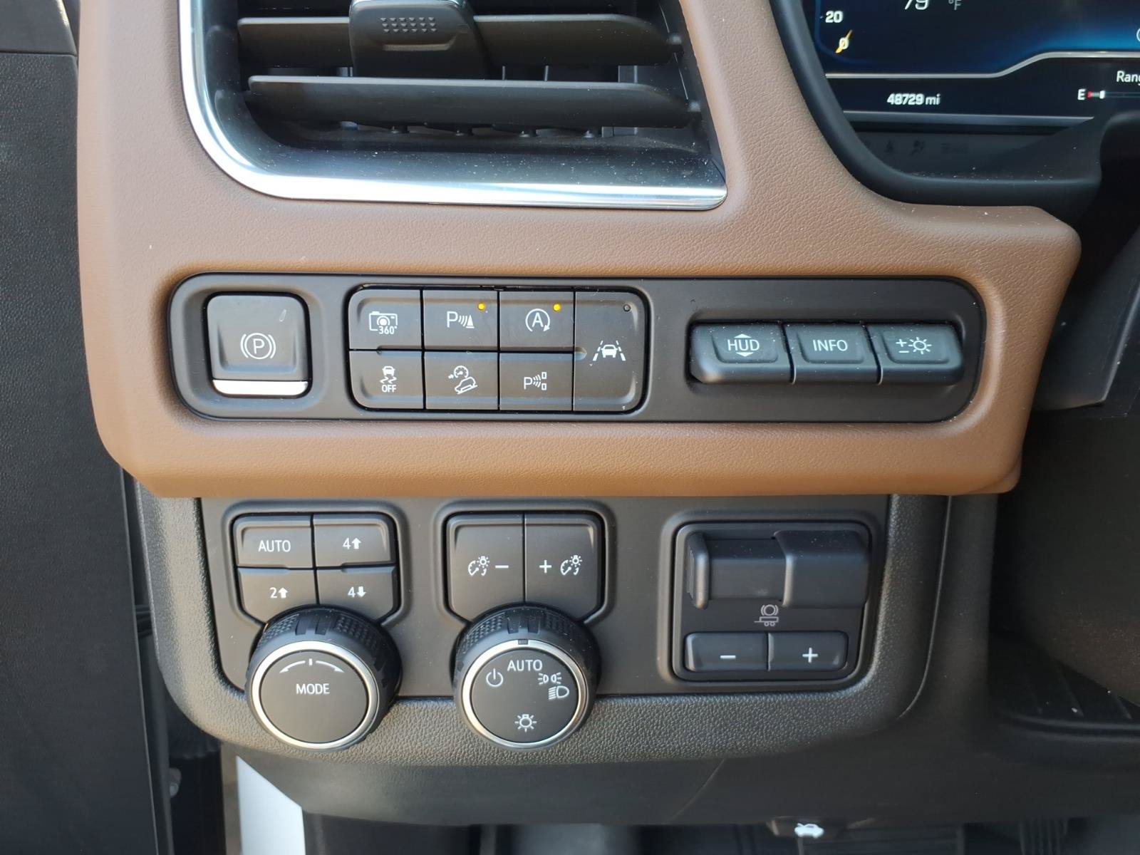 Used 2023 Chevrolet Suburban High Country w/ Advanced Technology Package AWD/4WD image 17