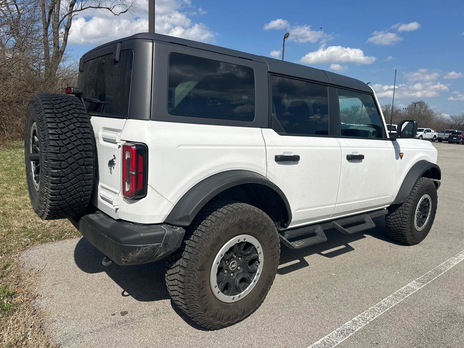 Certified 2023 Ford Bronco Badlands w/ Sasquatch Package image 3