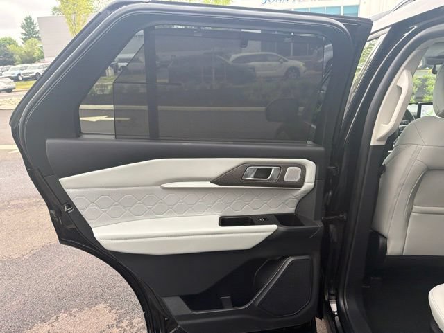 Certified 2025 Ford Explorer Platinum w/ Ultimate Package AWD/4WD image 17