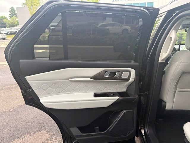 Certified 2025 Ford Explorer Platinum AWD/4WD image 17