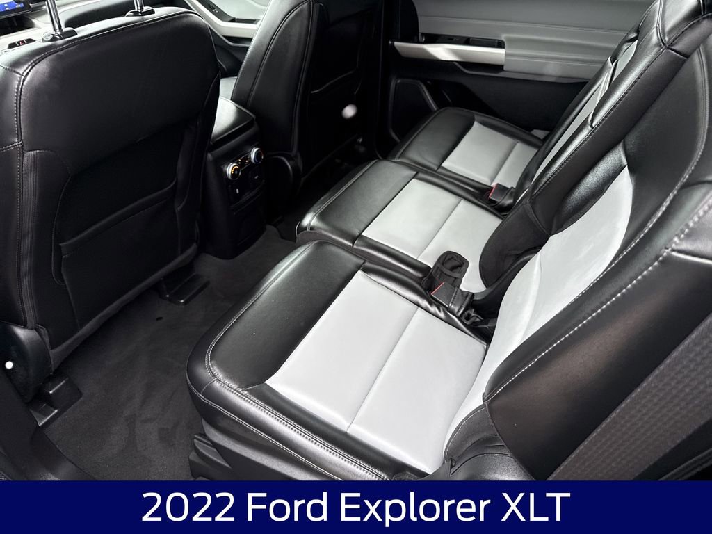 Certified 2022 Ford Explorer XLT w/ XLT Sport Appearance Package AWD/4WD image 15