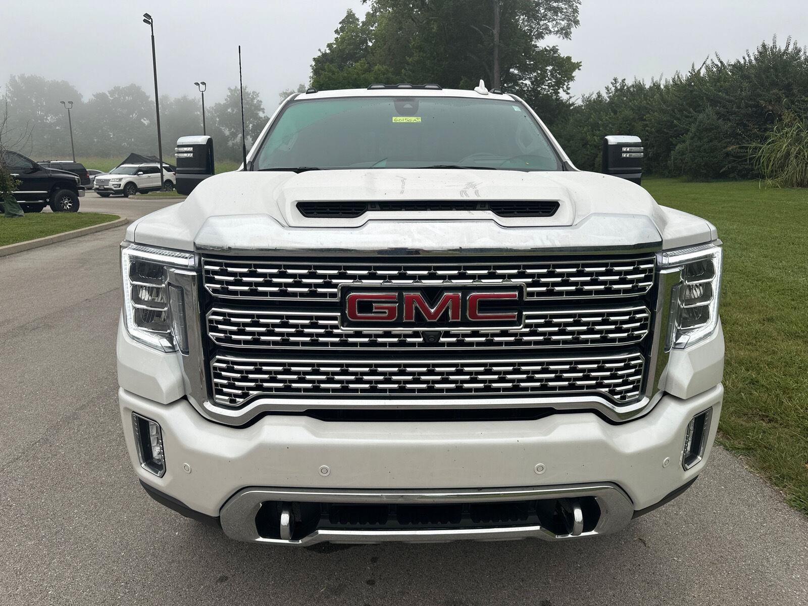 Used 2021 GMC Sierra 2500 Denali w/ Denali Ultimate Package AWD/4WD image 2