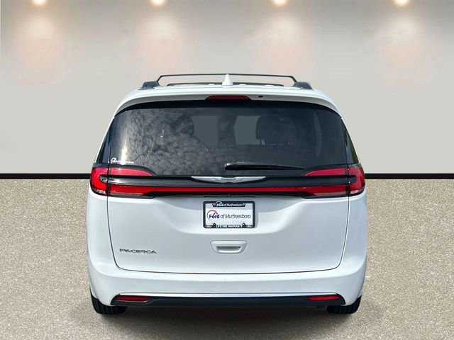 Used 2022 Chrysler Pacifica Touring-L FWD image 6