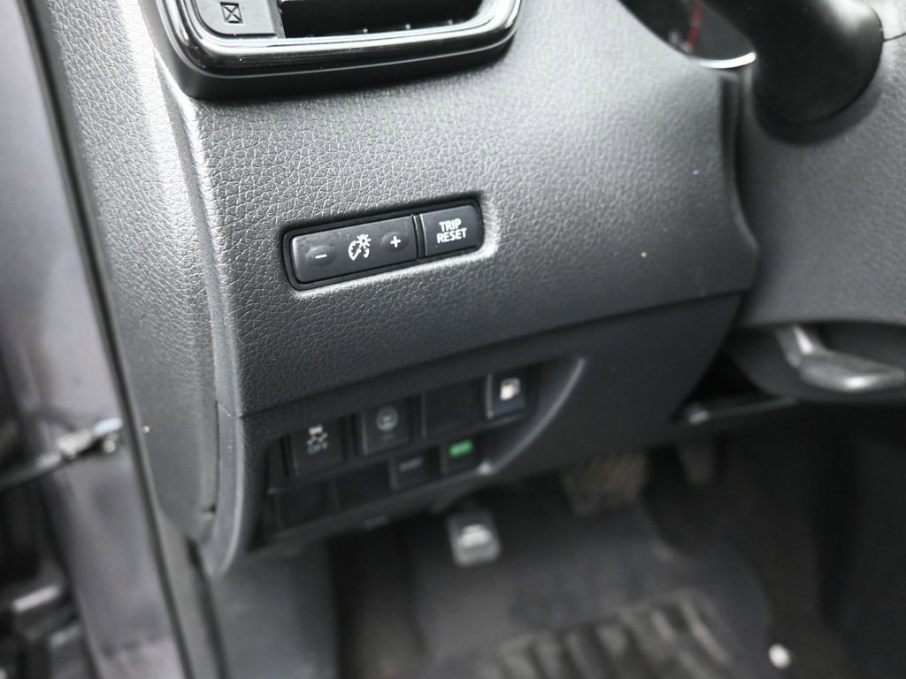 Used 2019 Nissan Rogue S w/ Special Edition Package FWD image 13