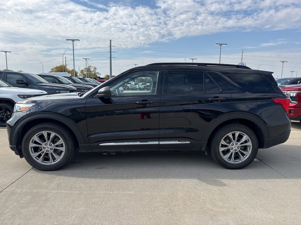 Certified 2022 Ford Explorer XLT w/ Equipment Group 202A image 2
