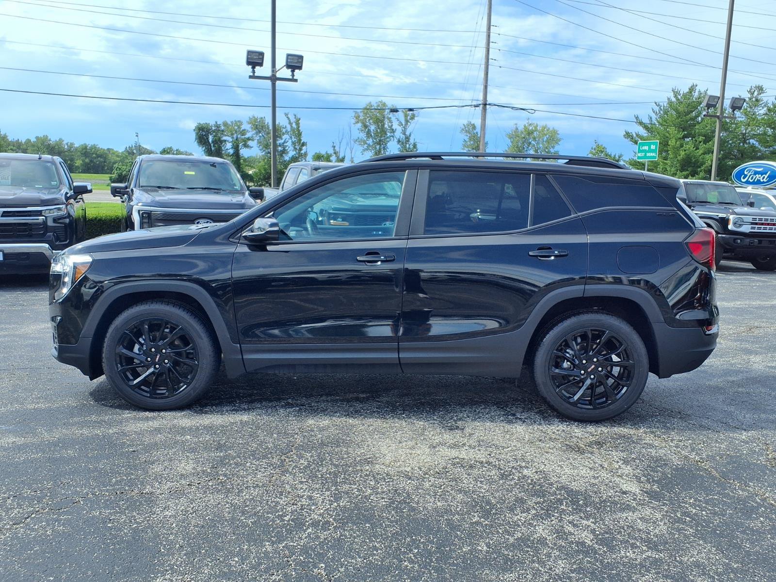 Used 2023 GMC Terrain SLE w/ Driver Convenience Package FWD image 30