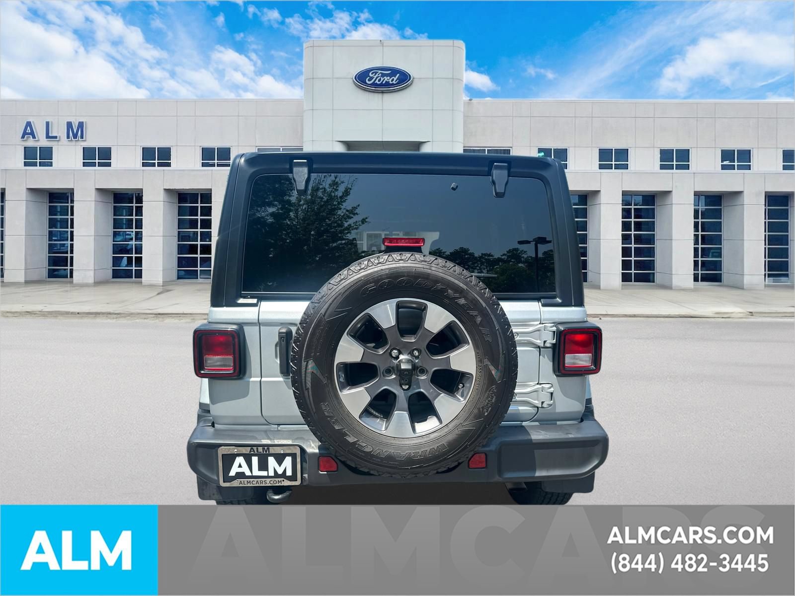 Used 2023 Jeep Wrangler Unlimited Sahara AWD/4WD image 6