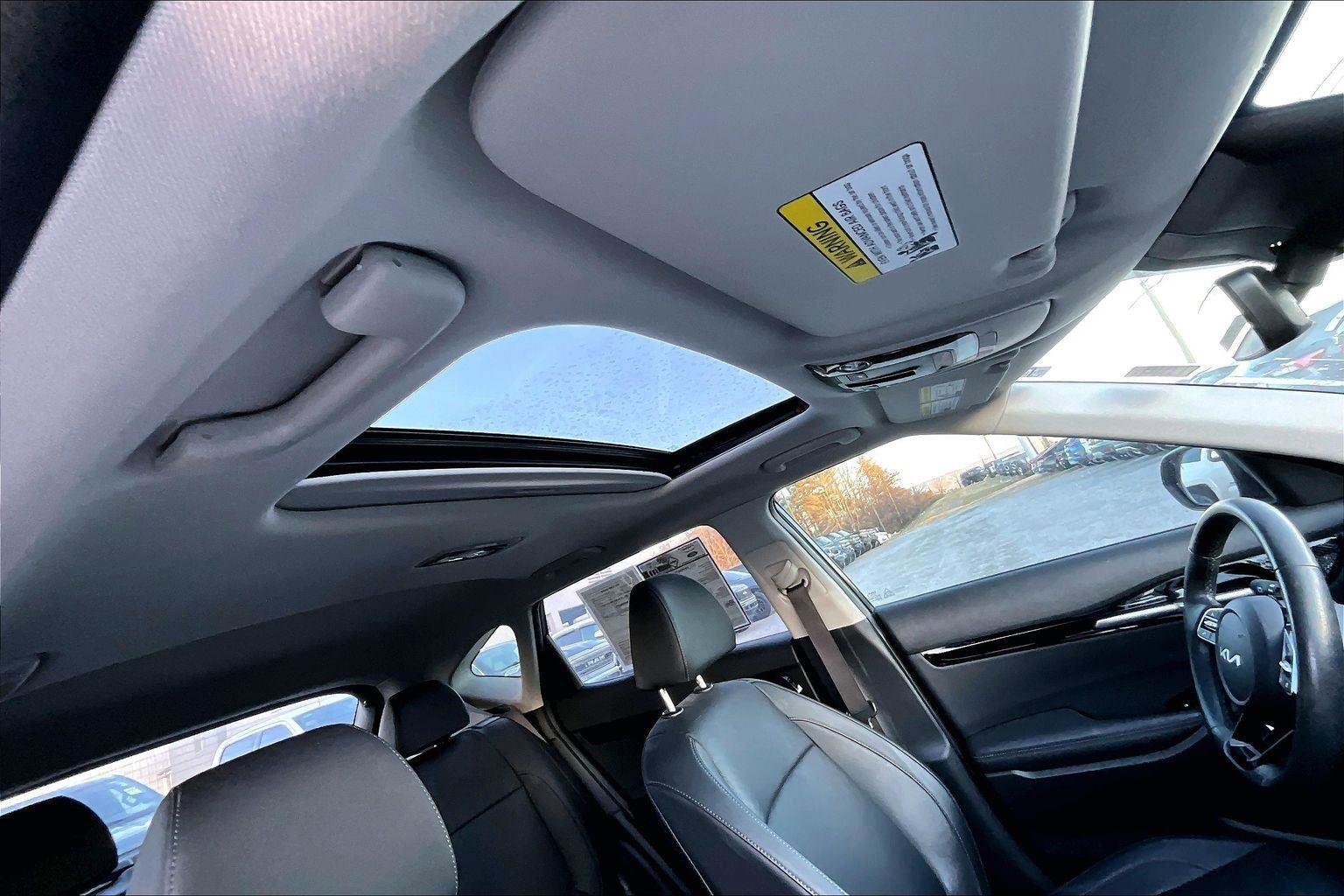 Used 2024 Kia Seltos SX w/ SX Sunroof Package image 15