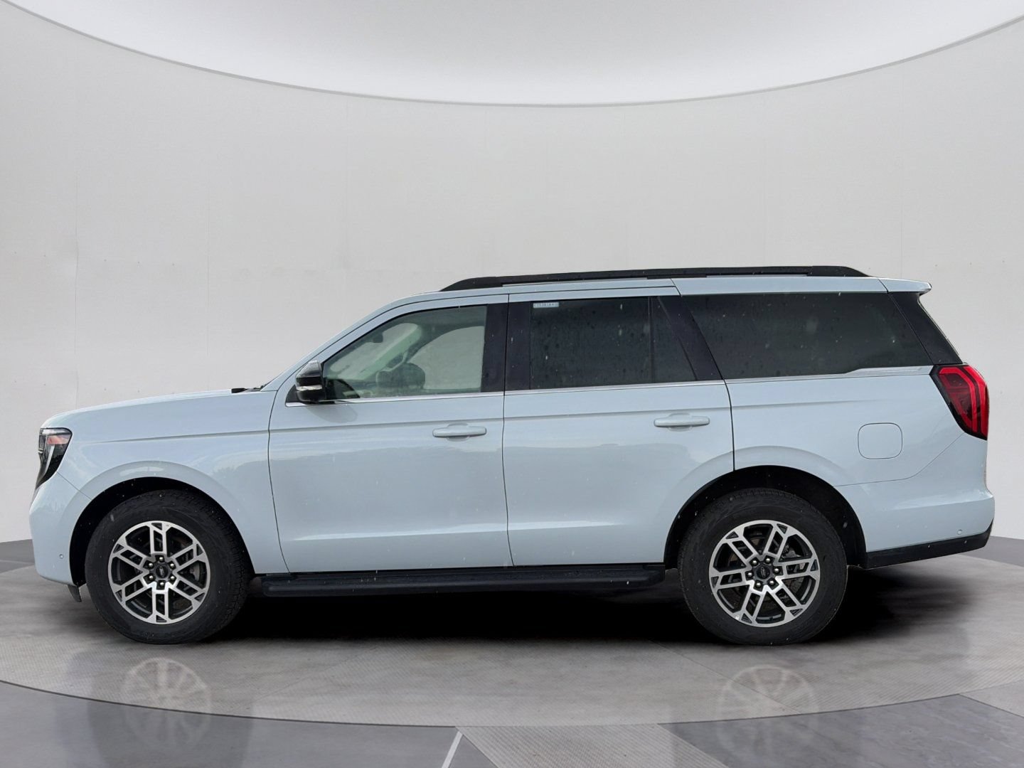 Certified 2025 Ford Expedition Active AWD/4WD image 2