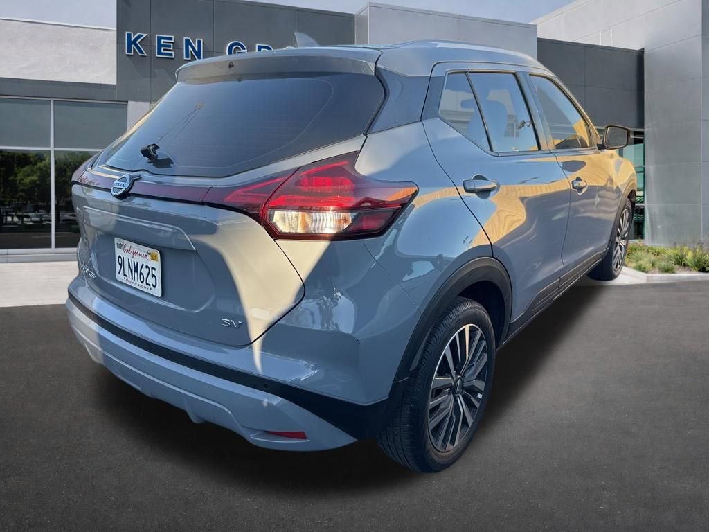 Used 2021 Nissan Kicks SV image 3