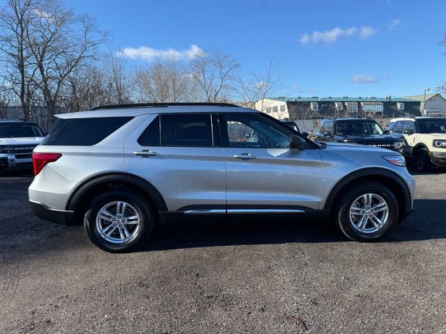 Certified 2022 Ford Explorer XLT w/ Equipment Group 202A image 4