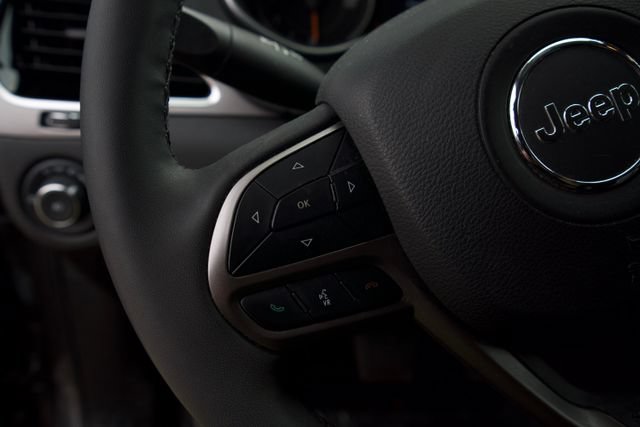 Used 2022 Jeep Cherokee Limited AWD/4WD image 20