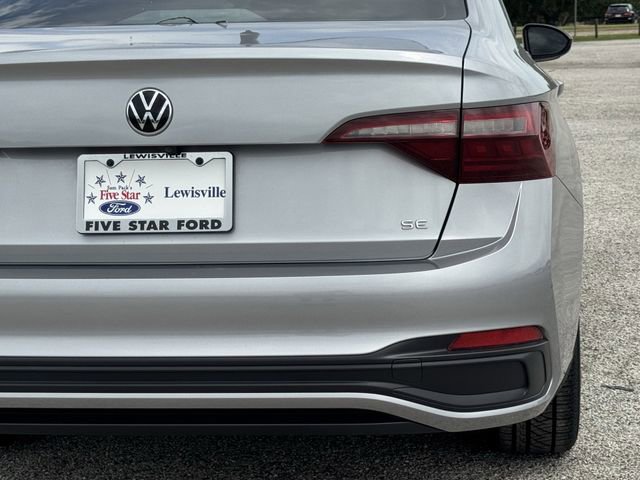Used 2022 Volkswagen Jetta SE w/ Panoramic Sunroof Package FWD image 6
